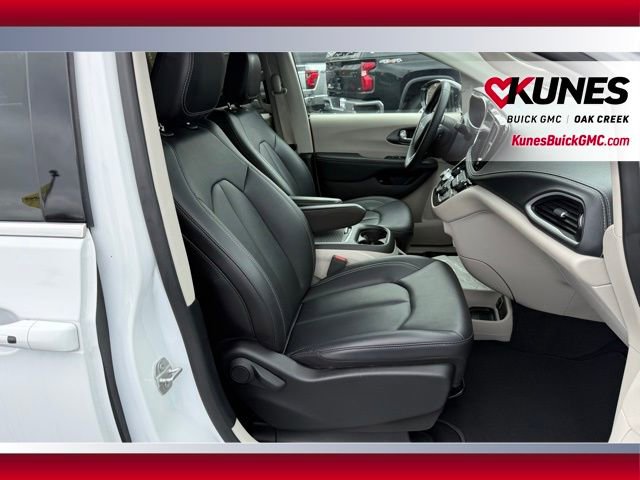Used 2024 Chrysler Pacifica Select FWD image 20