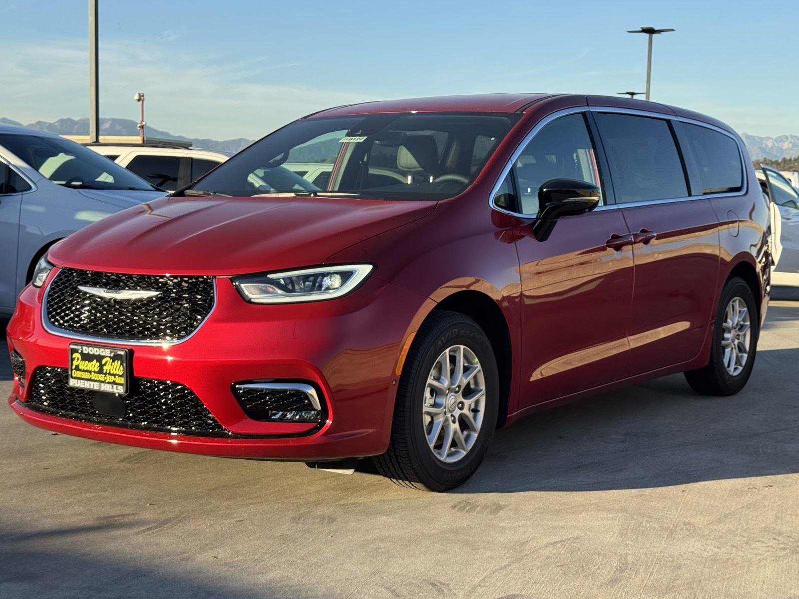 New 2026 Chrysler Pacifica Select FWD image 3
