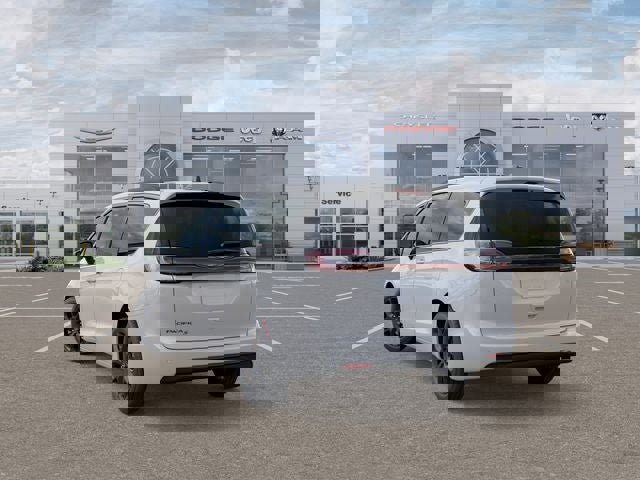 New 2026 Chrysler Pacifica Select w/ S Appearance Package image 3