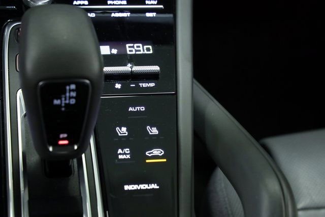 Used 2022 Porsche Cayenne Platinum Edition image 26