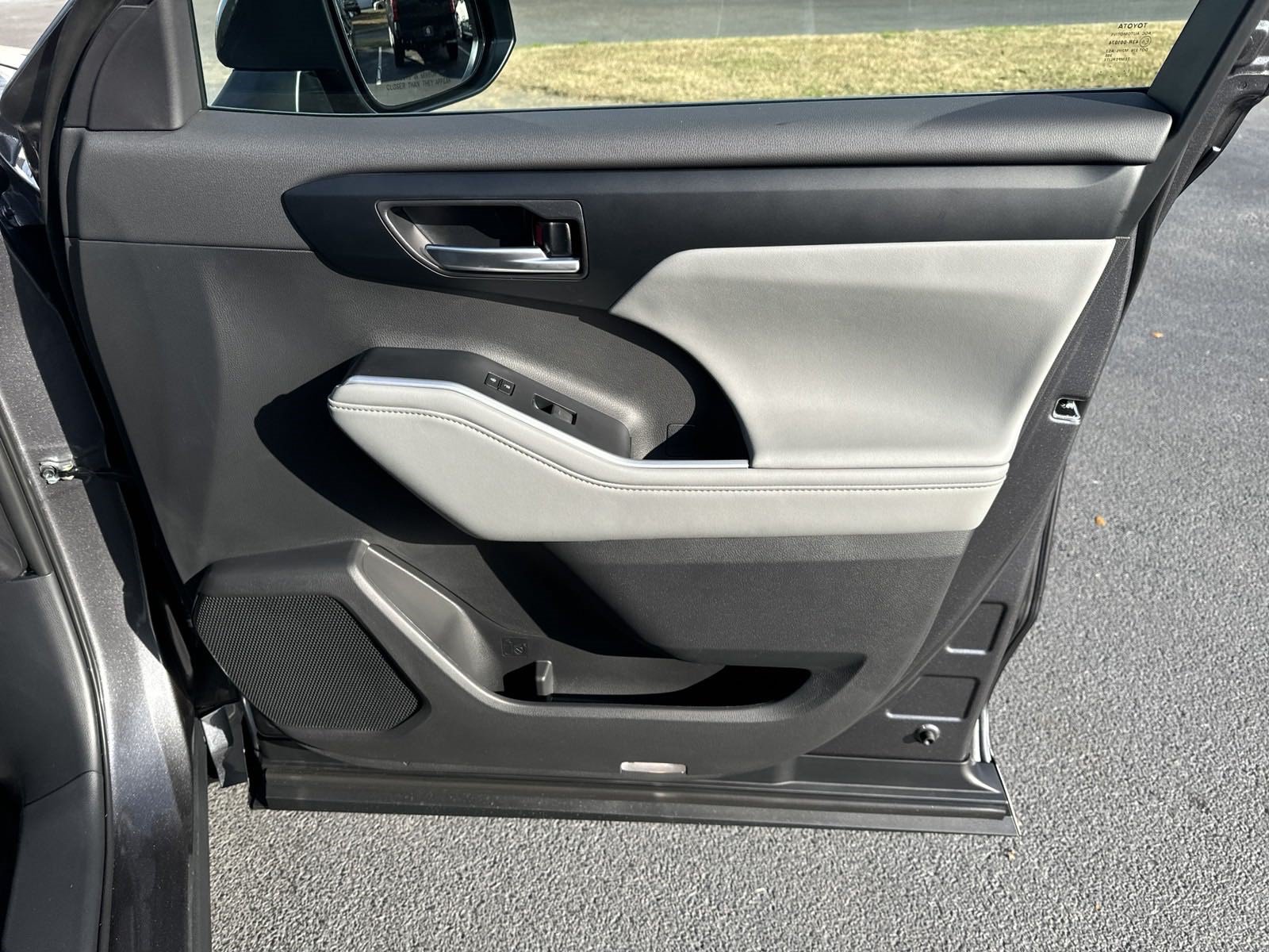 New 2025 Toyota Highlander XLE FWD image 39