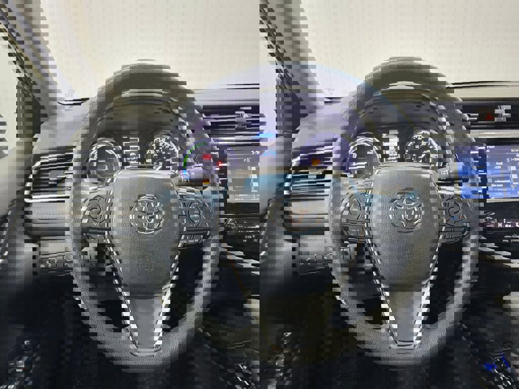 Used 2018 Toyota Camry LE image 15