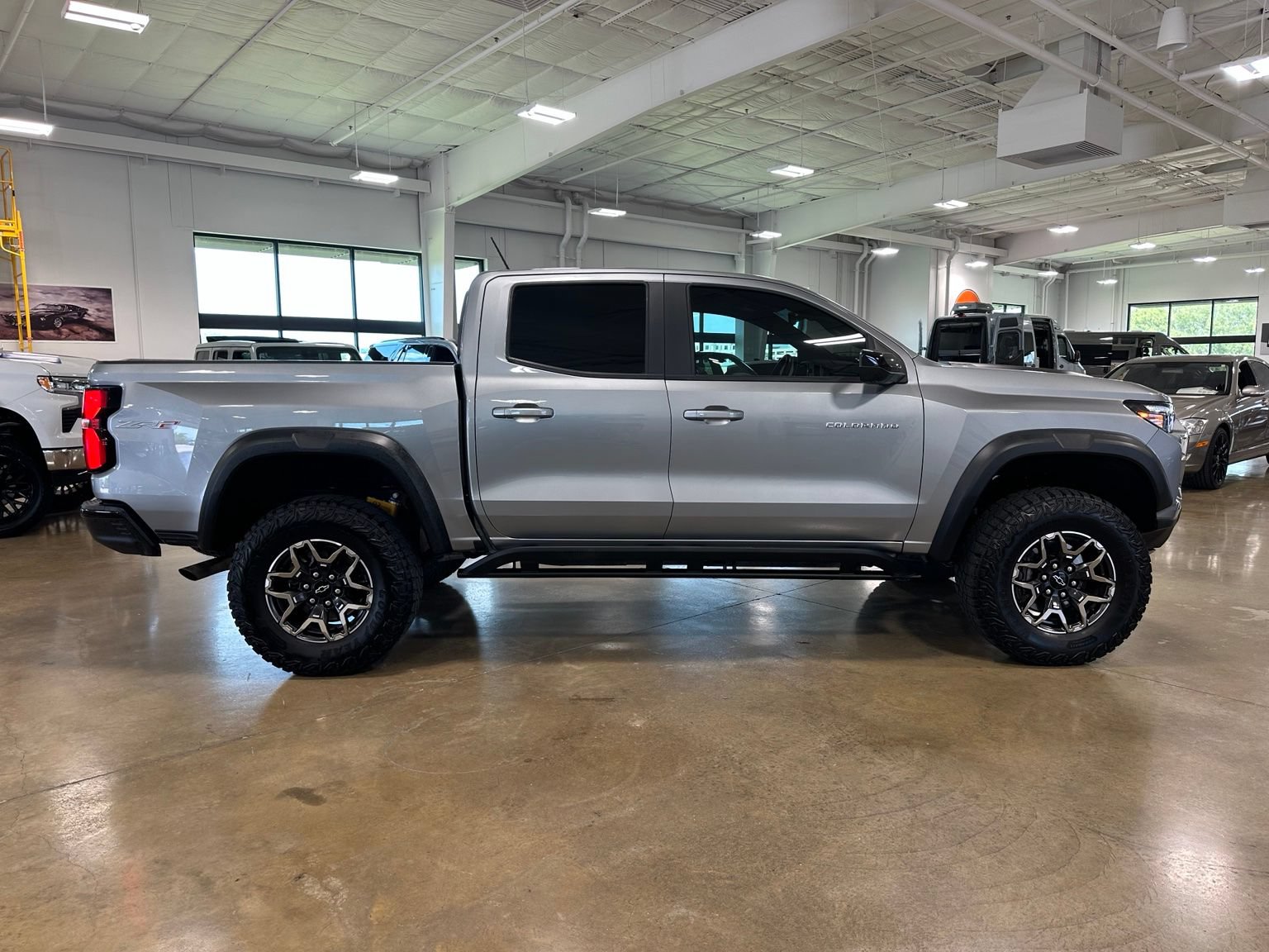 Used 2024 Chevrolet Colorado ZR2 w/ Technology Package AWD/4WD image 9