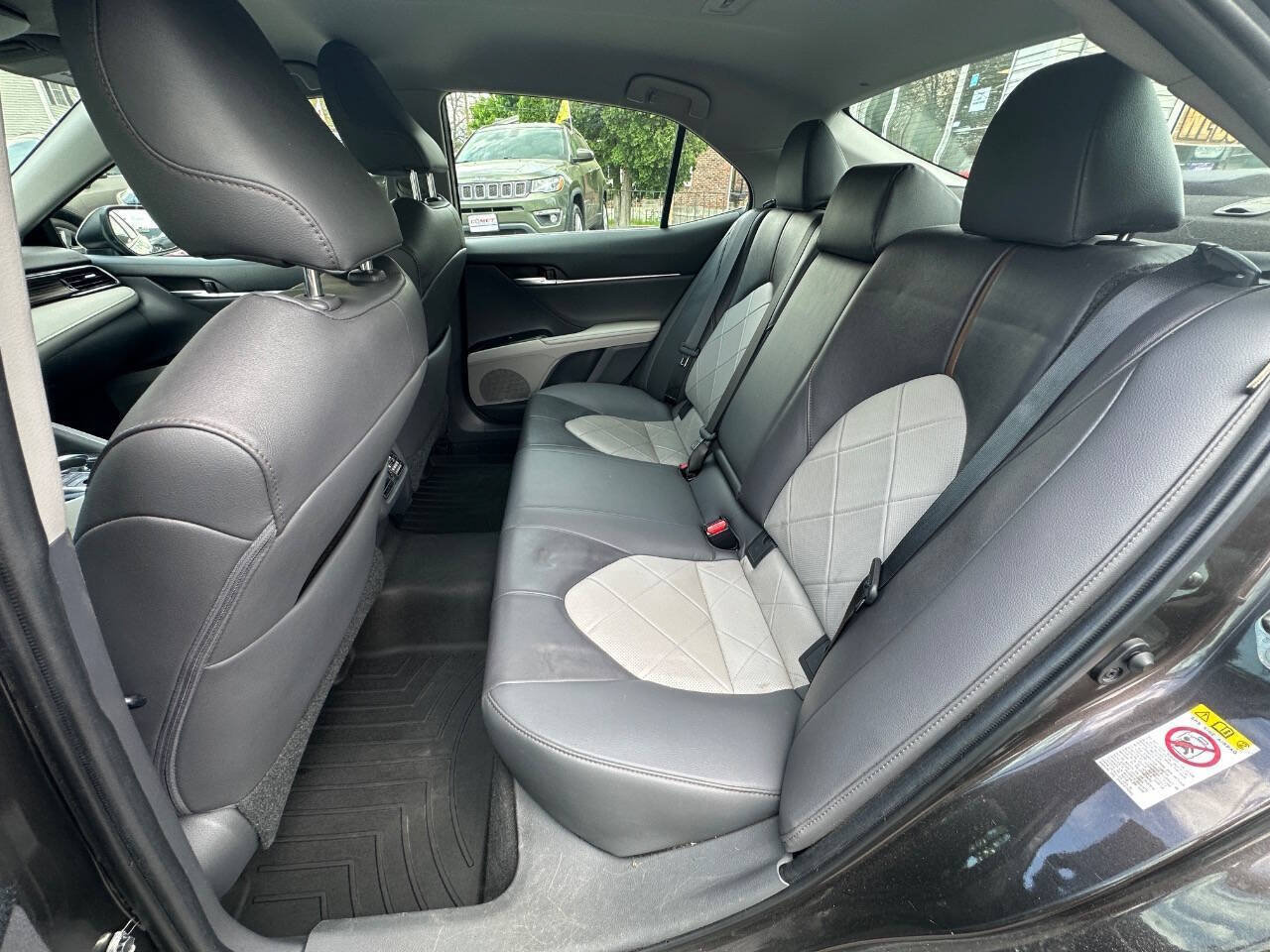 Used 2019 Toyota Camry XLE w/ Carpet Mat Package FWD image 12