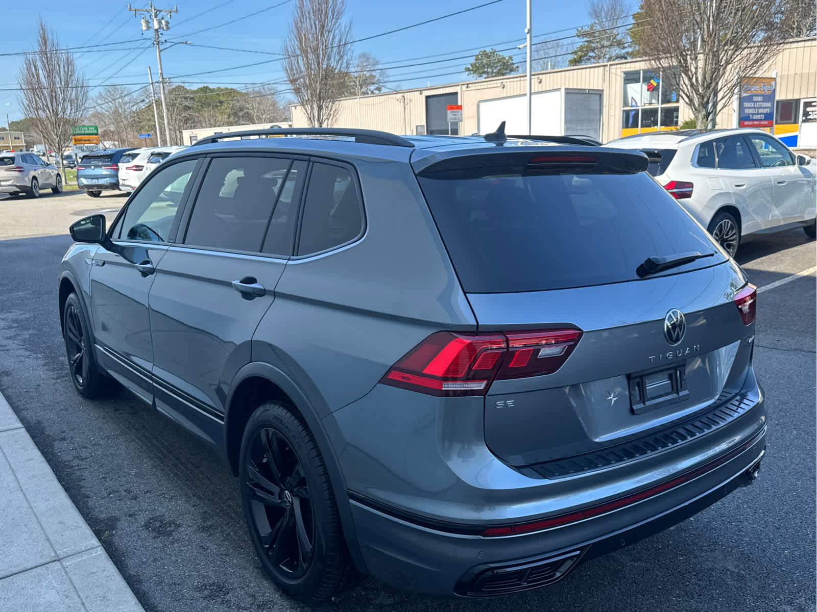 Used 2024 Volkswagen Tiguan SE R-Line image 6