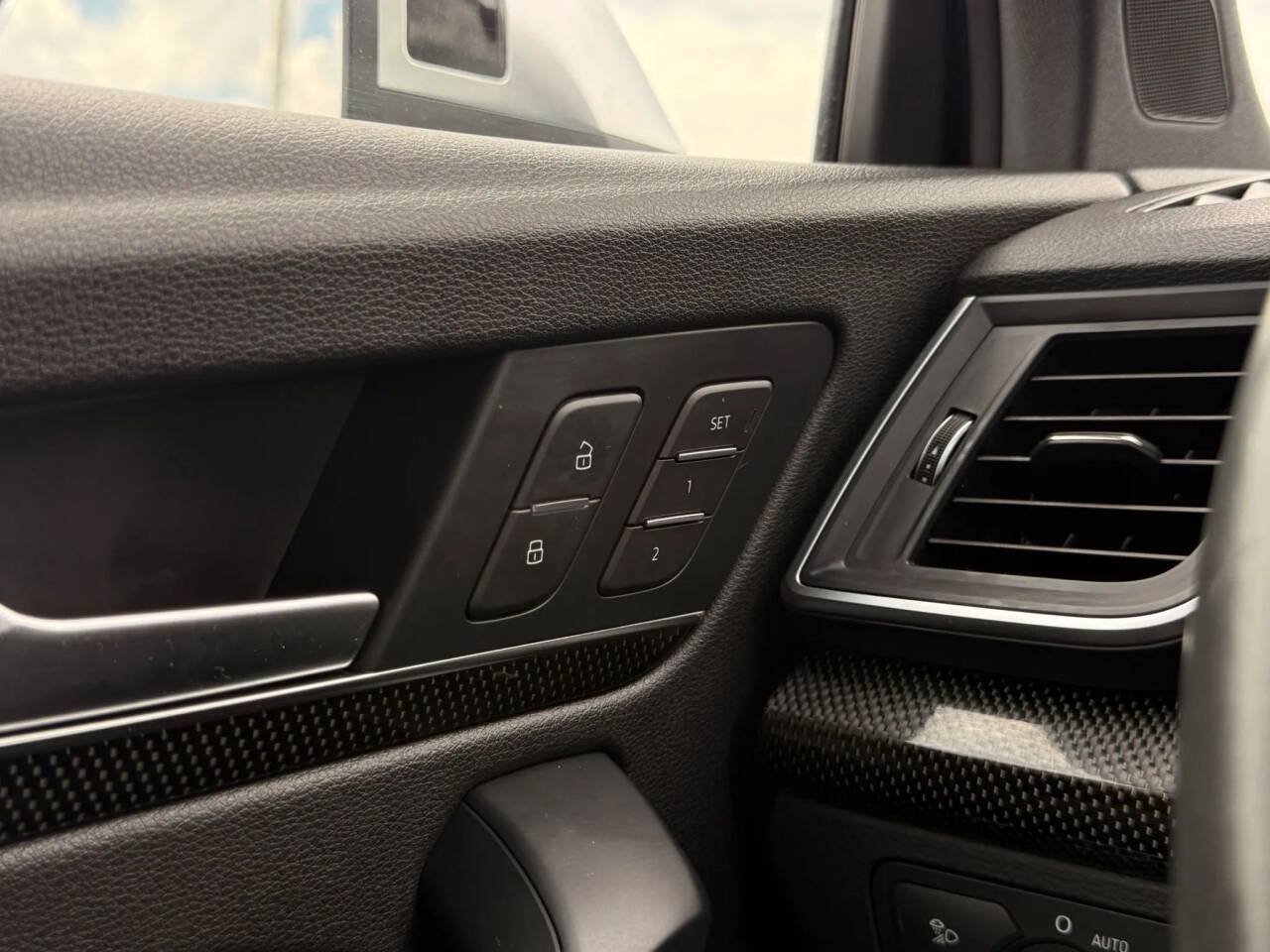 Used 2018 Audi SQ5 Prestige AWD/4WD image 29