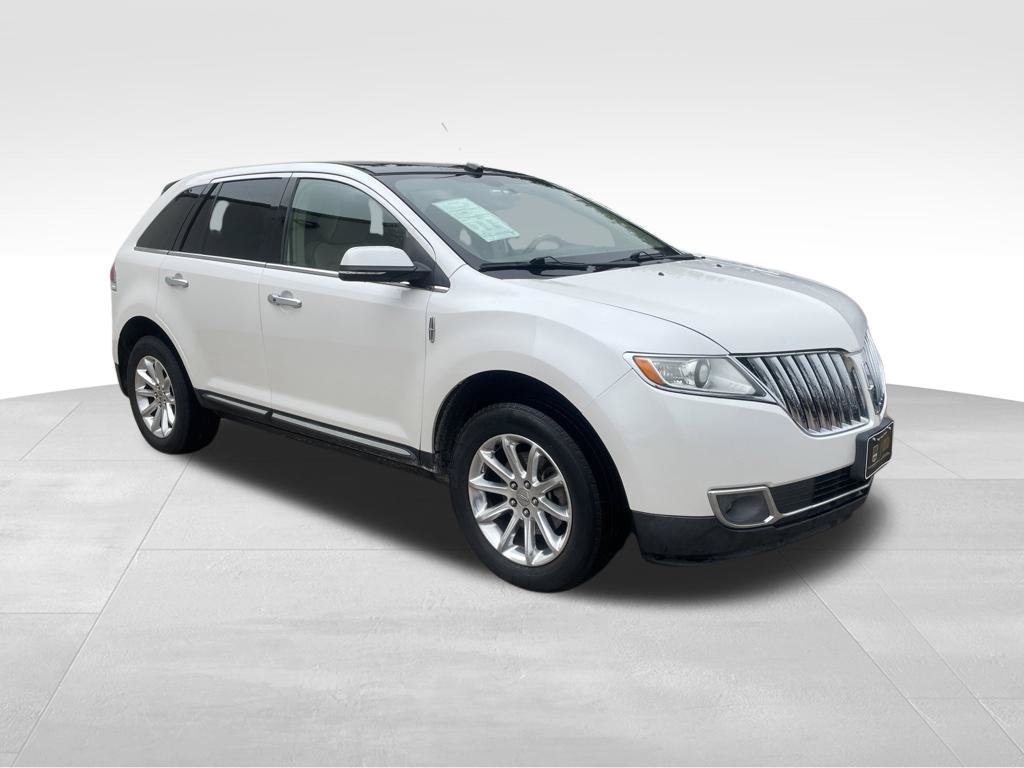 Used 2015 Lincoln MKX FWD w/ Equipment Group 102A image 3