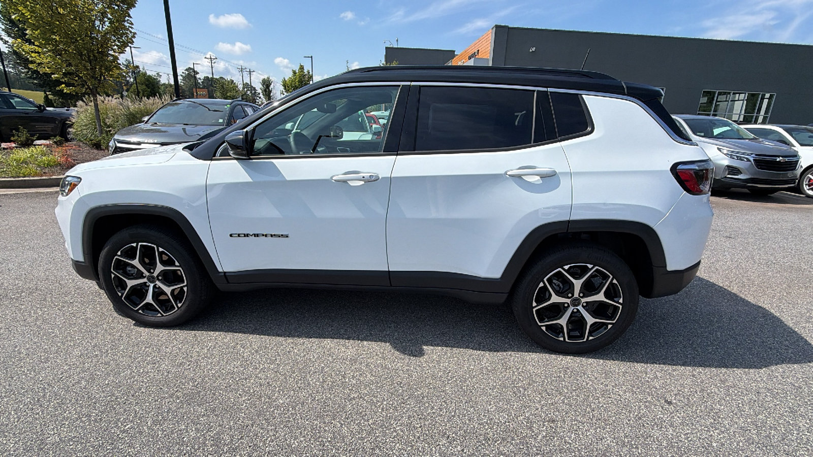 Used 2025 Jeep Compass Limited AWD/4WD image 11