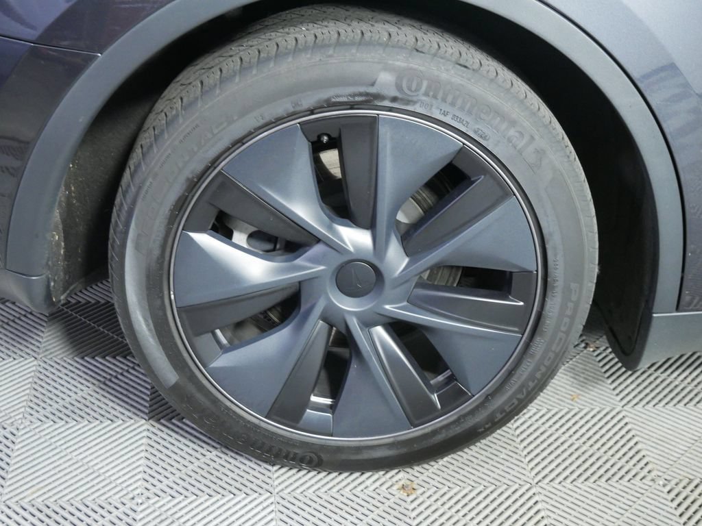 Used 2025 Tesla Model Y Long Range AWD/4WD image 11