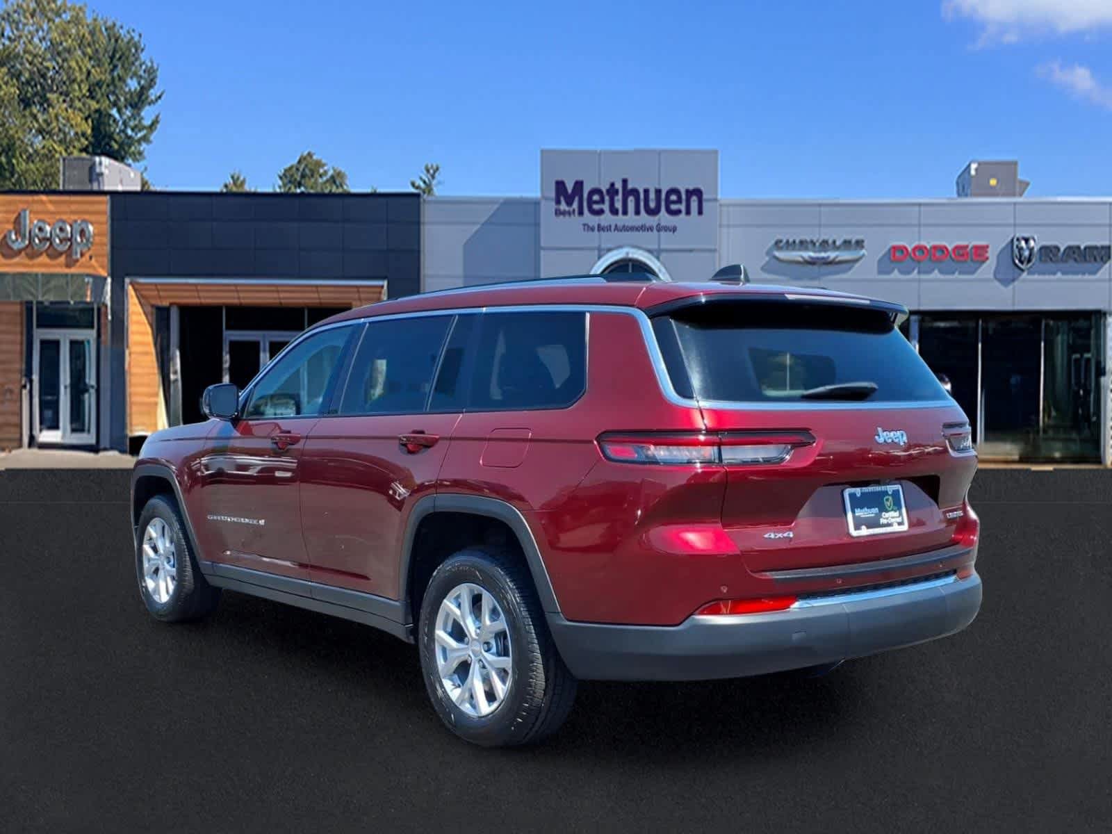 Used 2023 Jeep Grand Cherokee L Limited AWD/4WD image 7