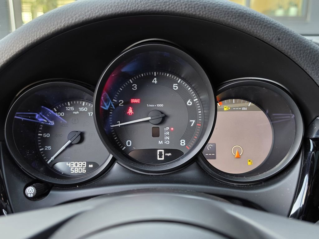 Certified 2023 Porsche Macan image 15