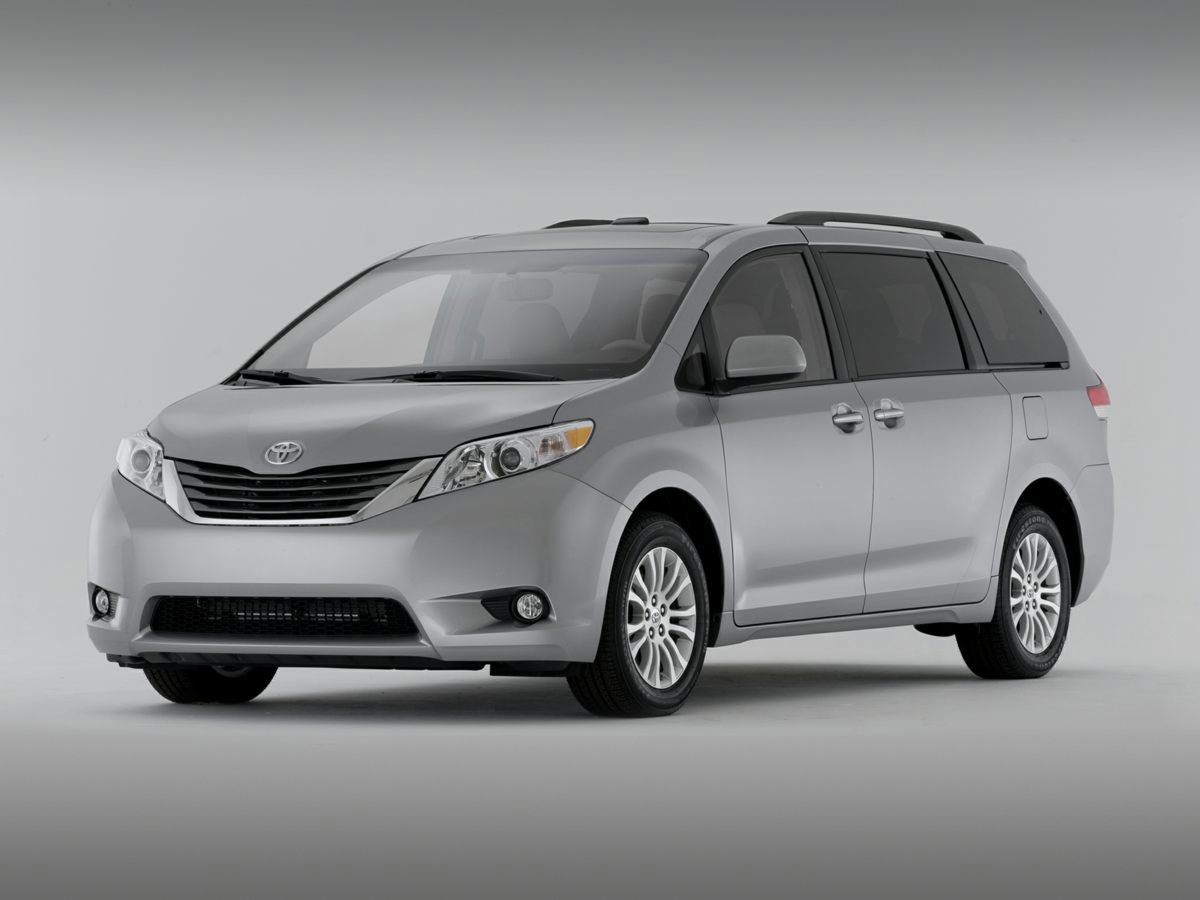 Used 2014 Toyota Sienna XLE image 1