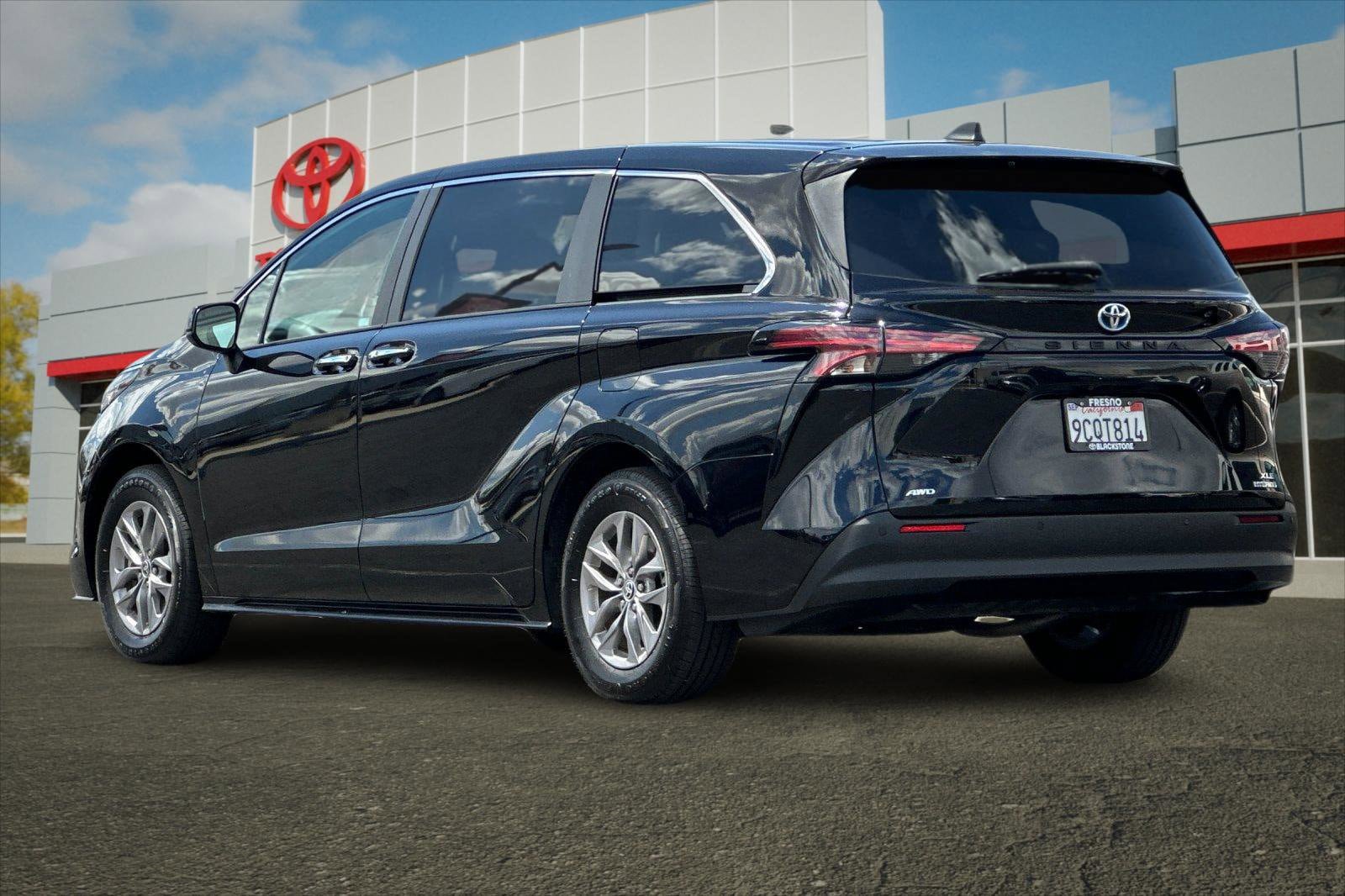 Certified 2022 Toyota Sienna XLE AWD/4WD image 5