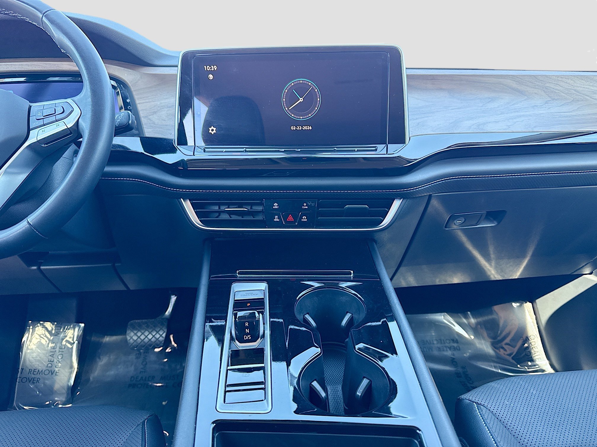 Used 2024 Volkswagen Atlas SE image 18