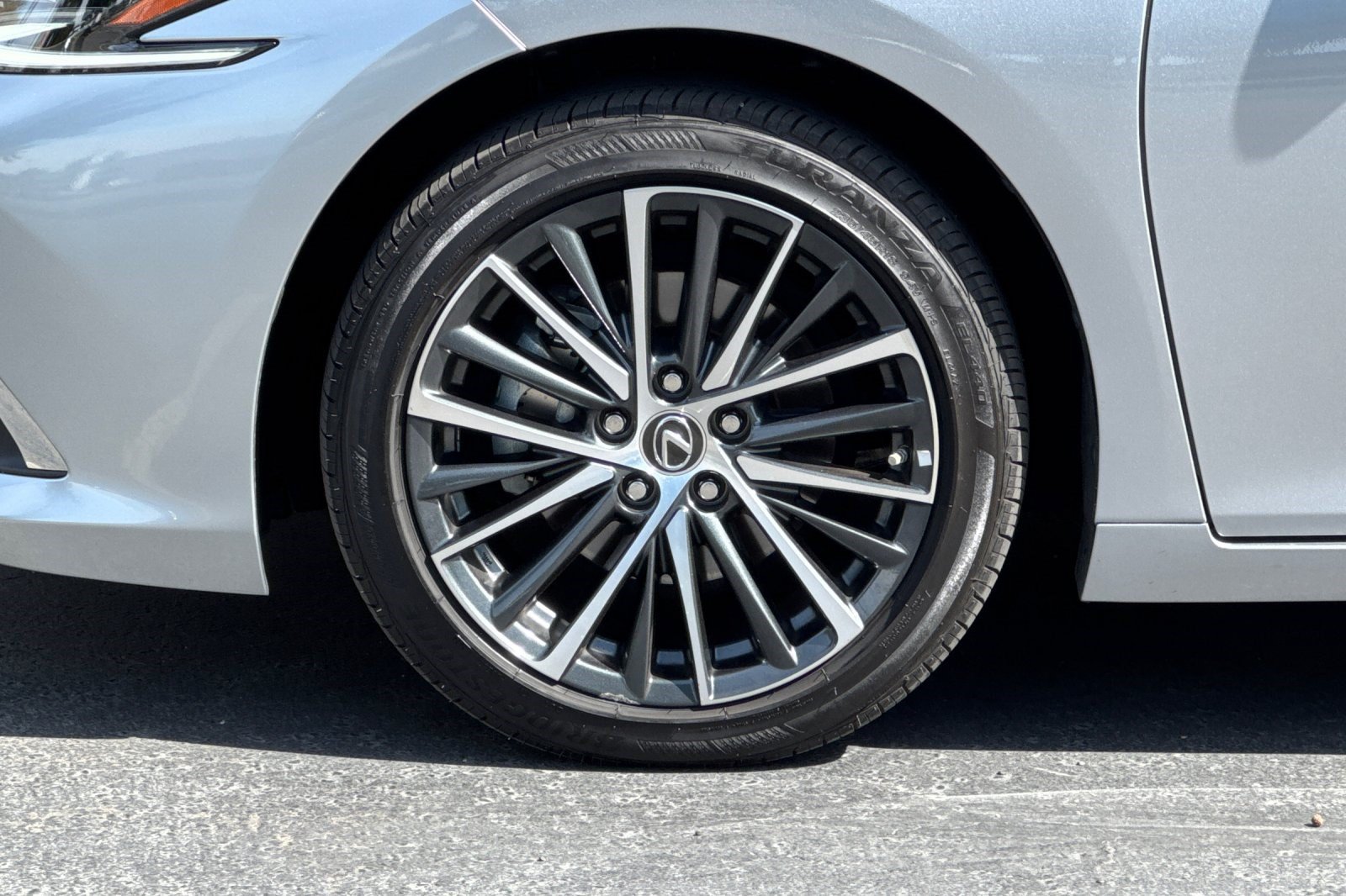 Used 2025 Lexus ES 300h w/ Premium Package FWD image 36