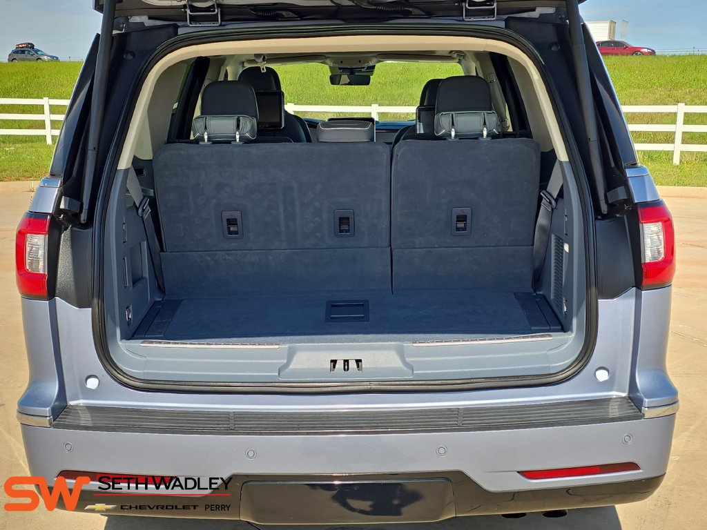 Used 2021 Lincoln Navigator Black Label w/ Cargo Convenience Package AWD/4WD image 13