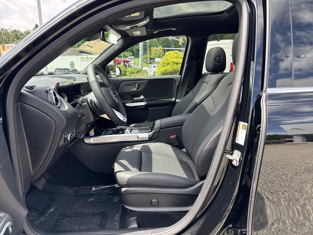 New 2025 Mercedes-Benz GLB 250 4MATIC image 9