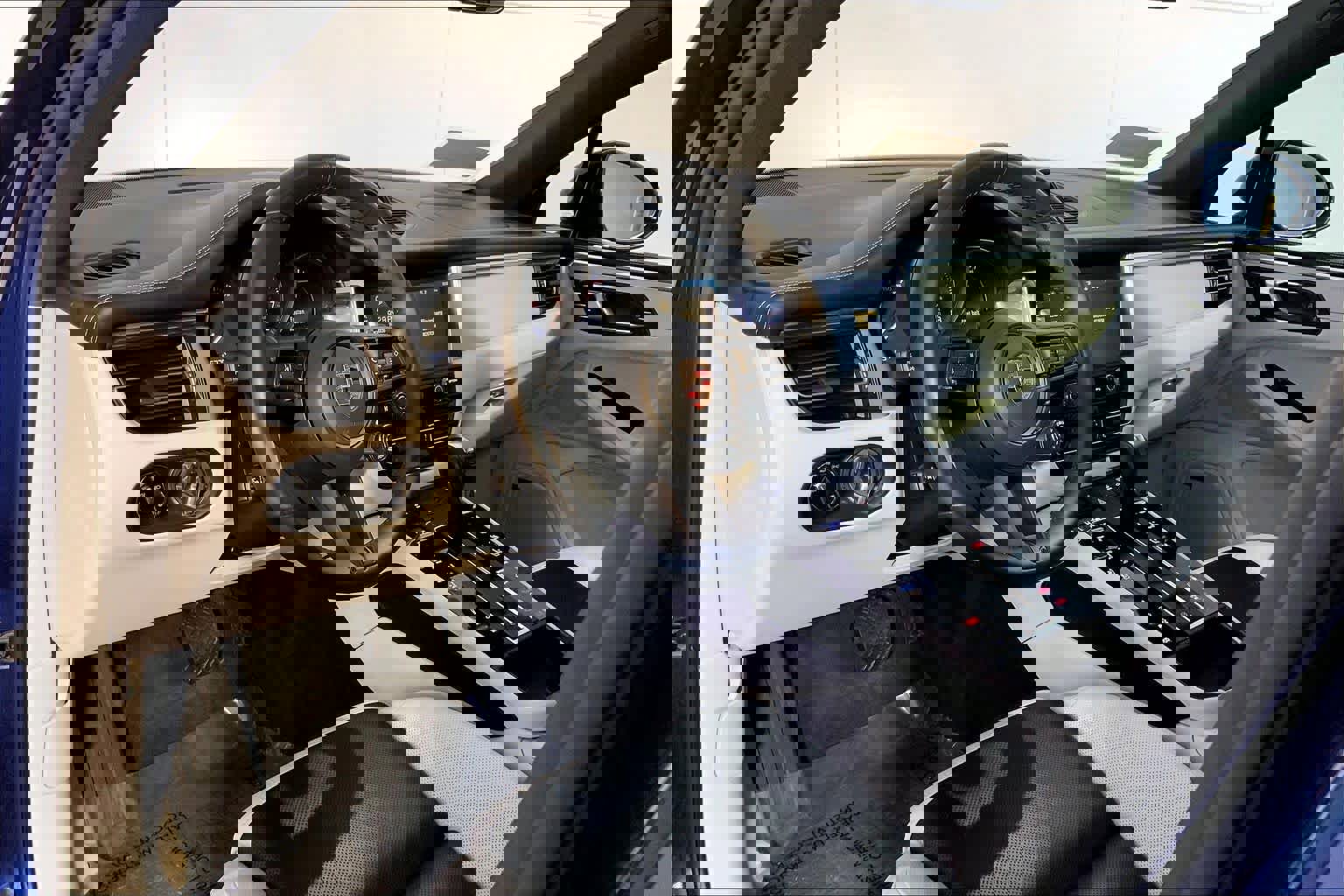 Used 2025 Porsche Macan GTS image 4