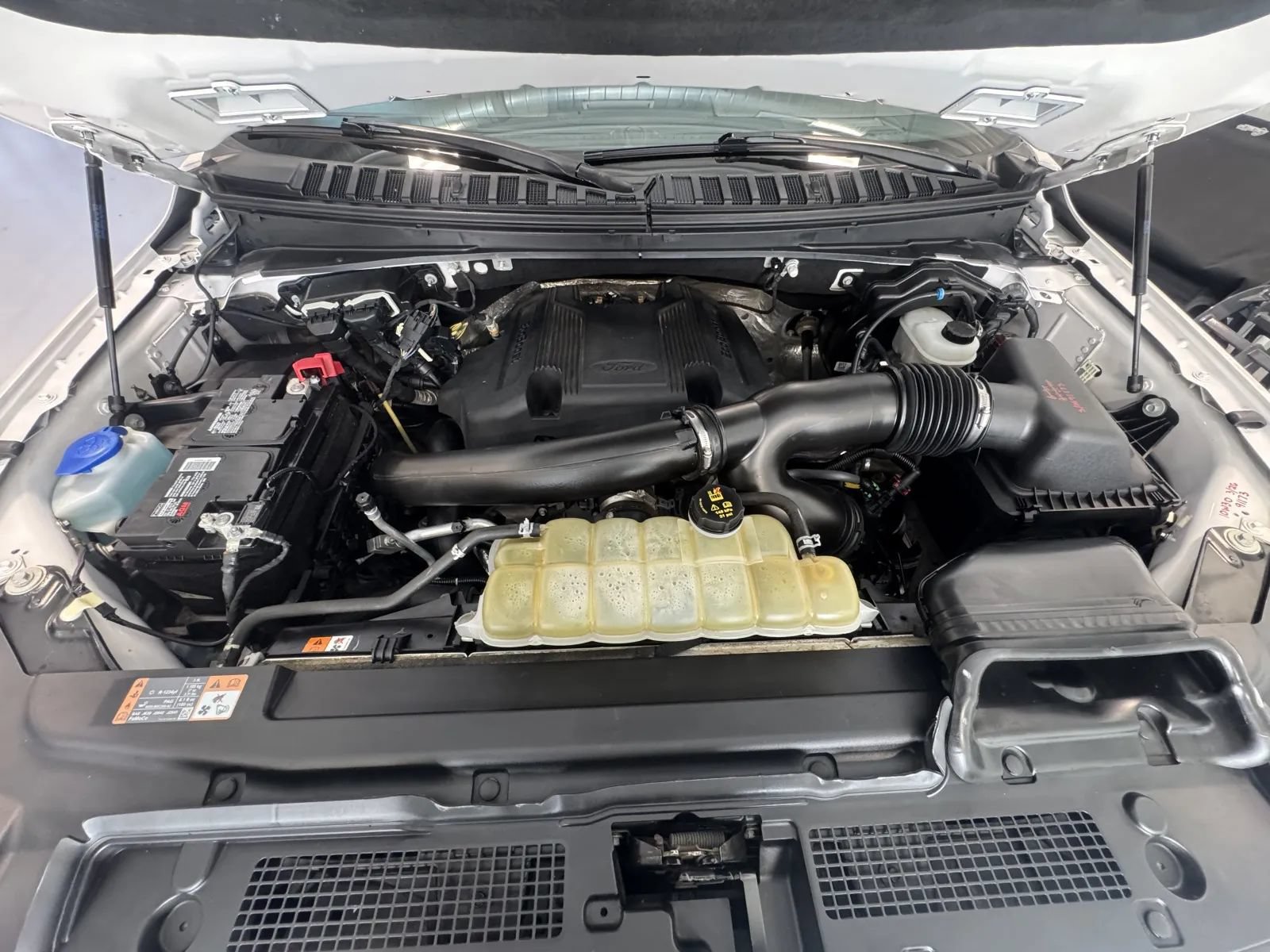 Used 2019 Ford Expedition XLT w/ Equipment Group 202A AWD/4WD image 34