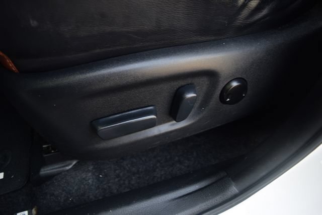 Used 2013 Toyota RAV4 Limited AWD/4WD image 19