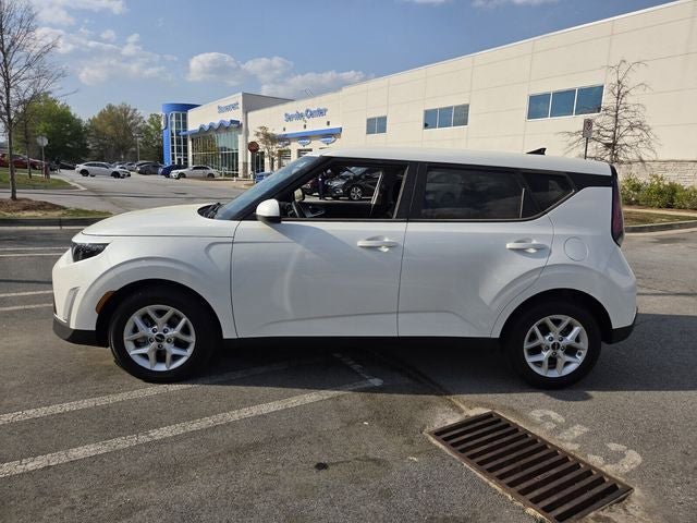 Used 2025 Kia Soul LX image 2