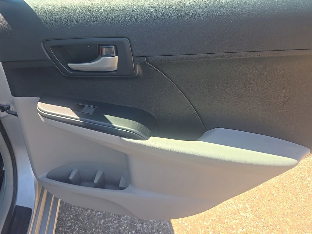Used 2014 Toyota Camry LE FWD image 22