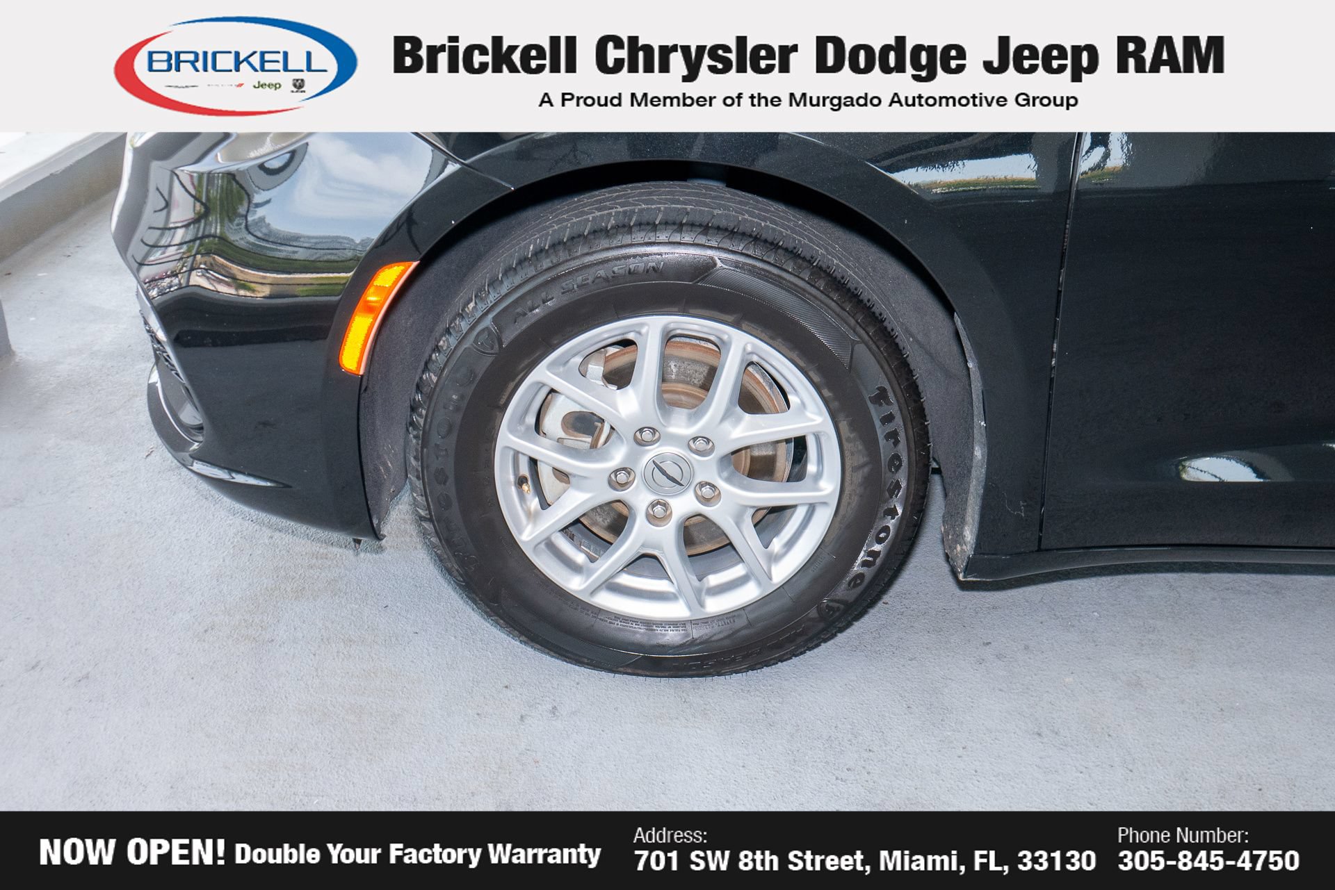 Used 2023 Chrysler Pacifica Touring-L FWD image 28