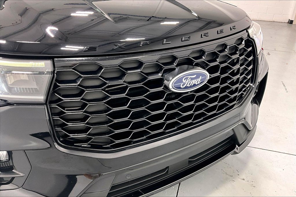 Used 2025 Ford Explorer ST-Line w/ Premium Package RWD image 33
