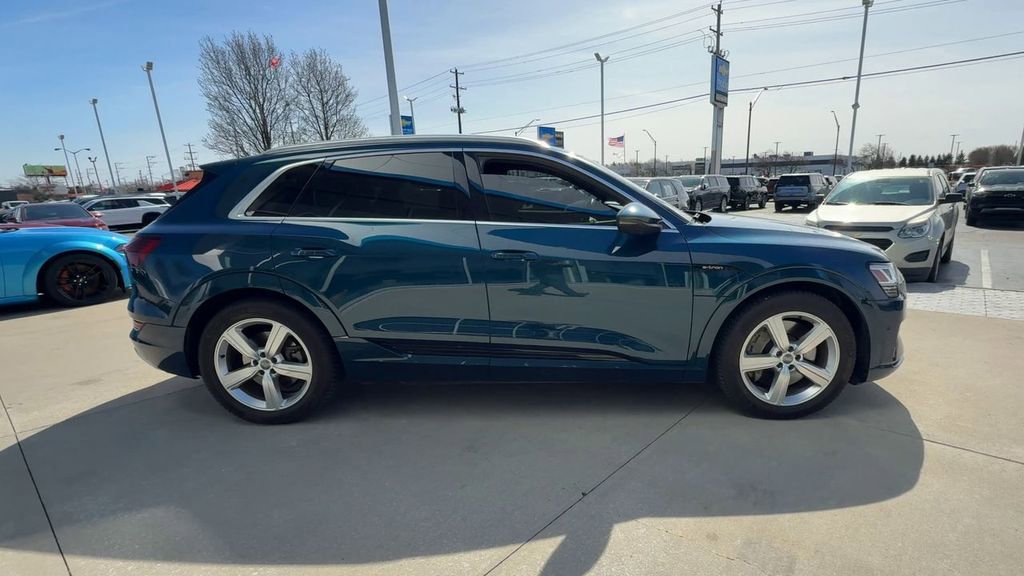 Used 2019 Audi e-tron Premium Plus image 9