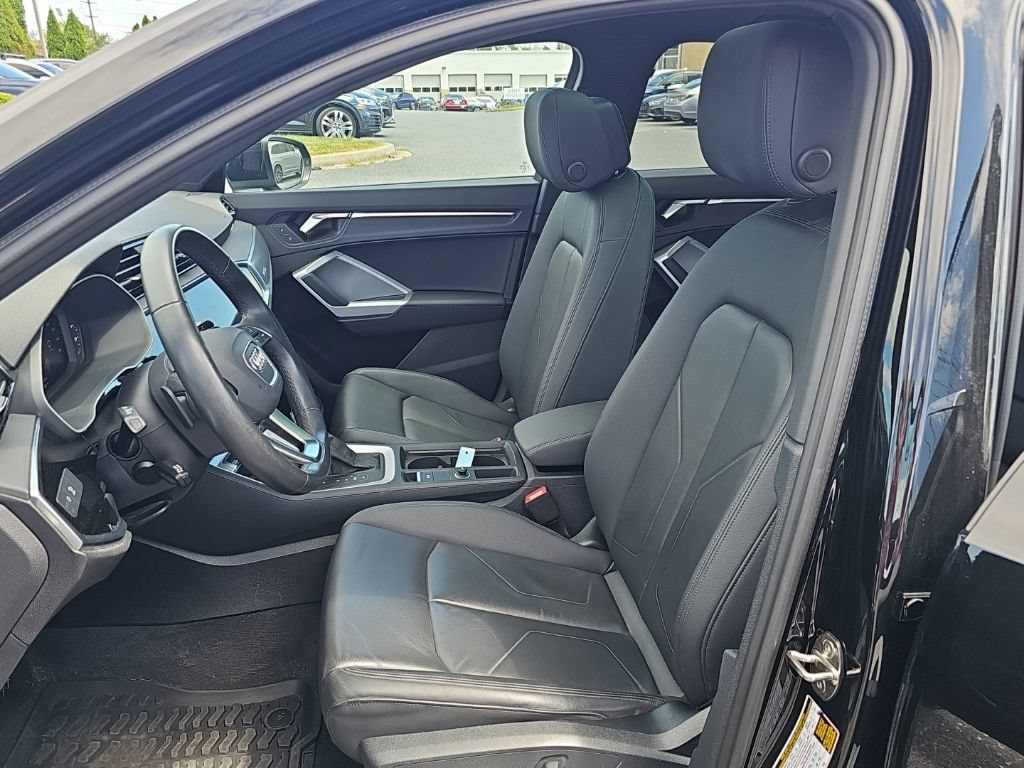 Used 2024 Audi Q3 2.0T Premium AWD/4WD image 3