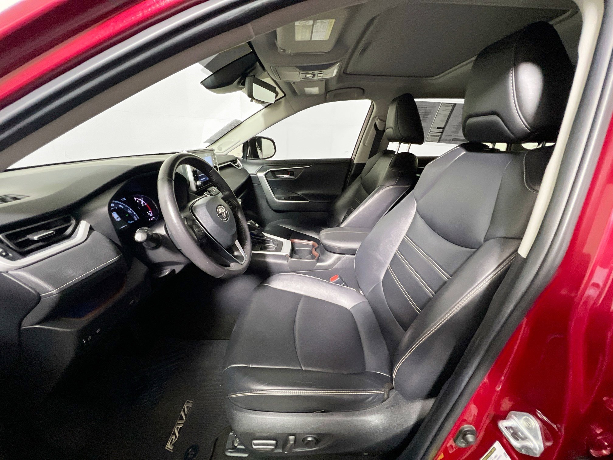 Used 2021 Toyota RAV4 Limited image 14