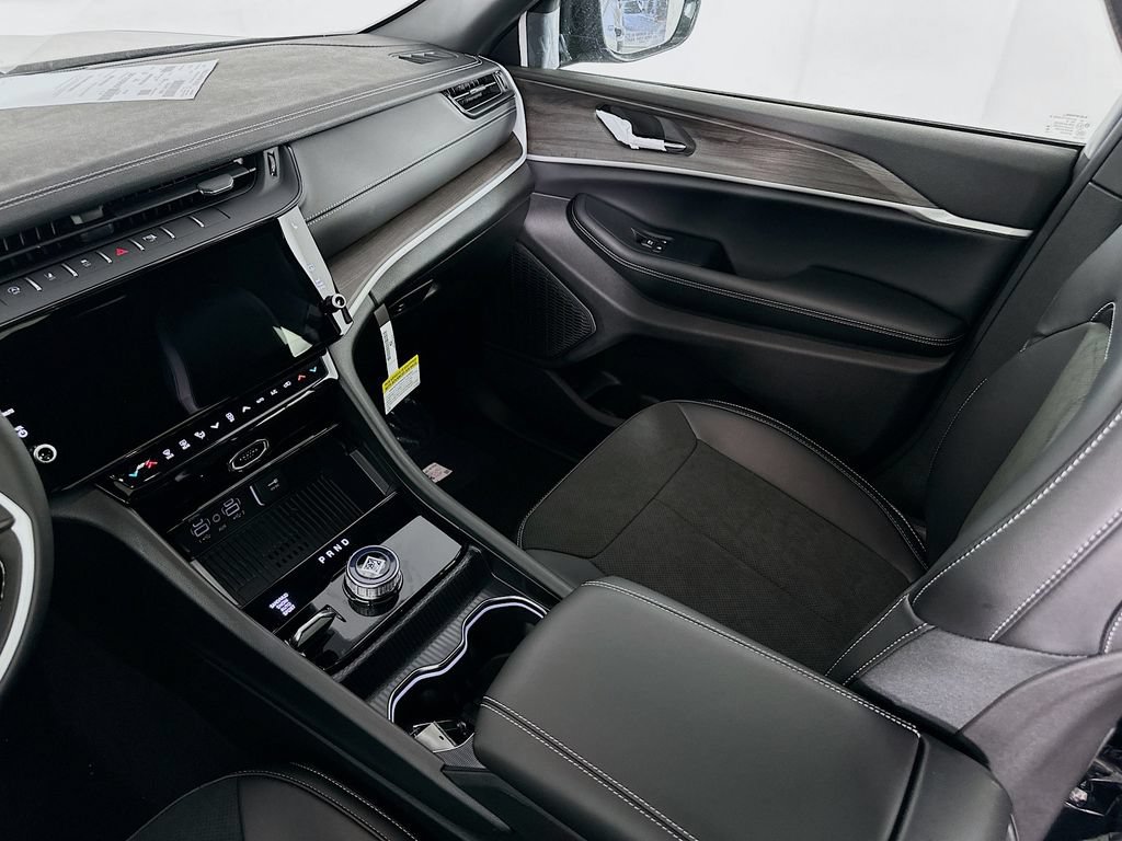 New 2026 Jeep Grand Cherokee Altitude AWD/4WD image 31