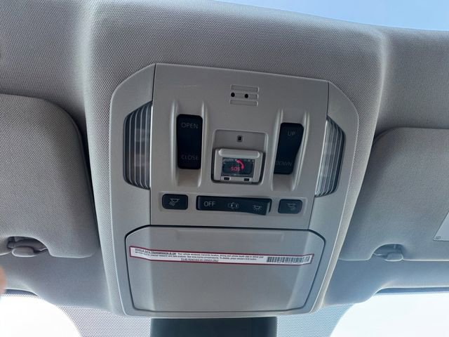 Used 2021 Toyota Highlander Limited image 11