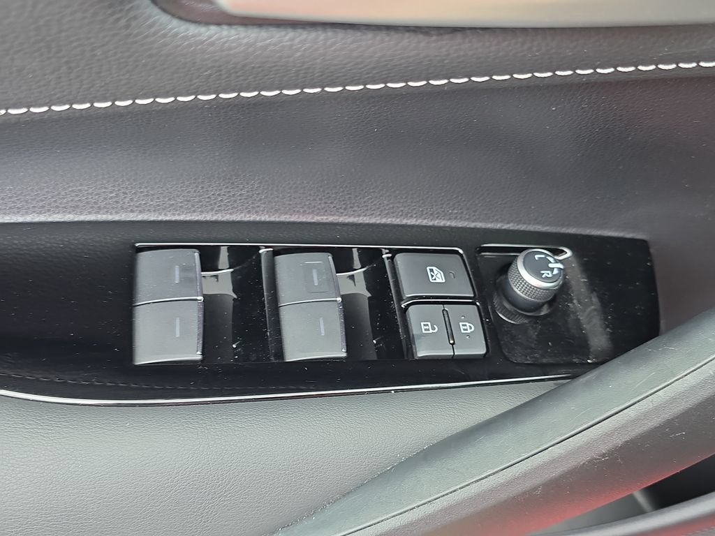 Used 2021 Toyota Corolla SE w/ SE Preferred Package FWD image 29