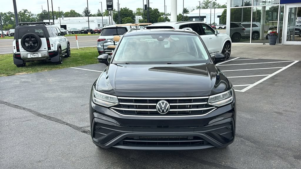Used 2023 Volkswagen Tiguan SE w/ Panoramic Sunroof Package AWD/4WD image 5