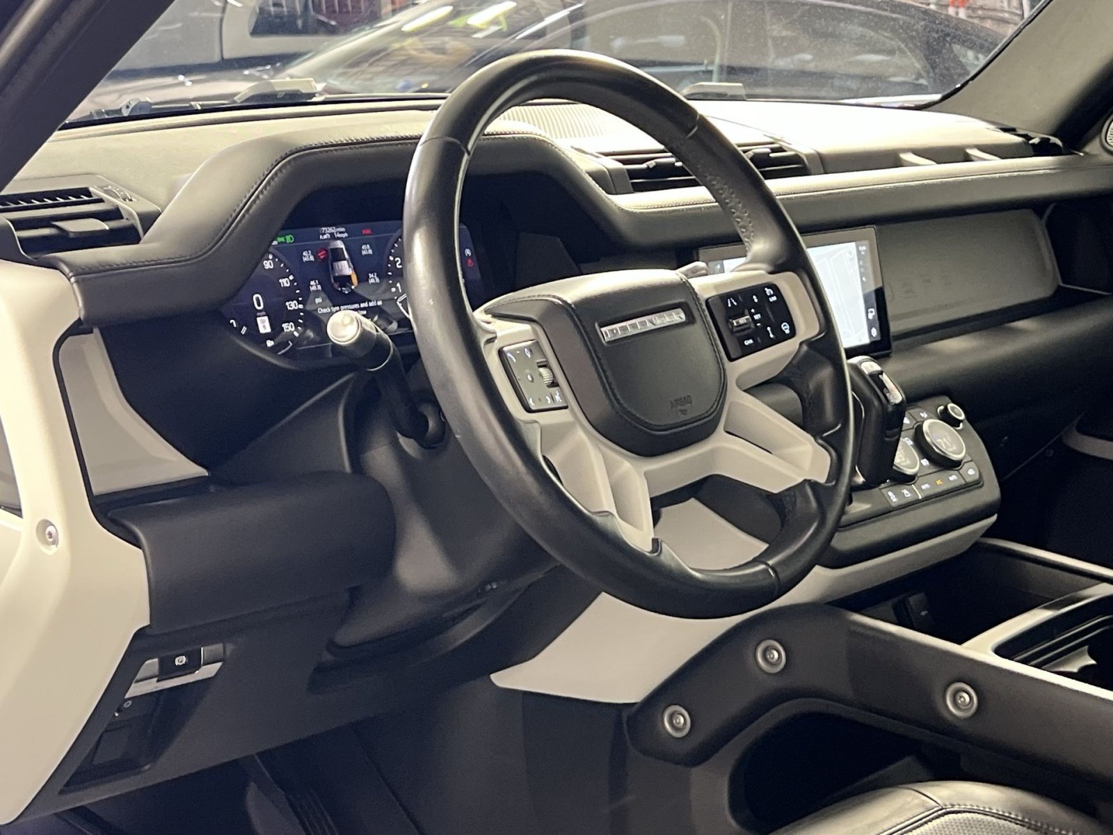 Used 2020 Land Rover Defender 110 HSE AWD/4WD image 17
