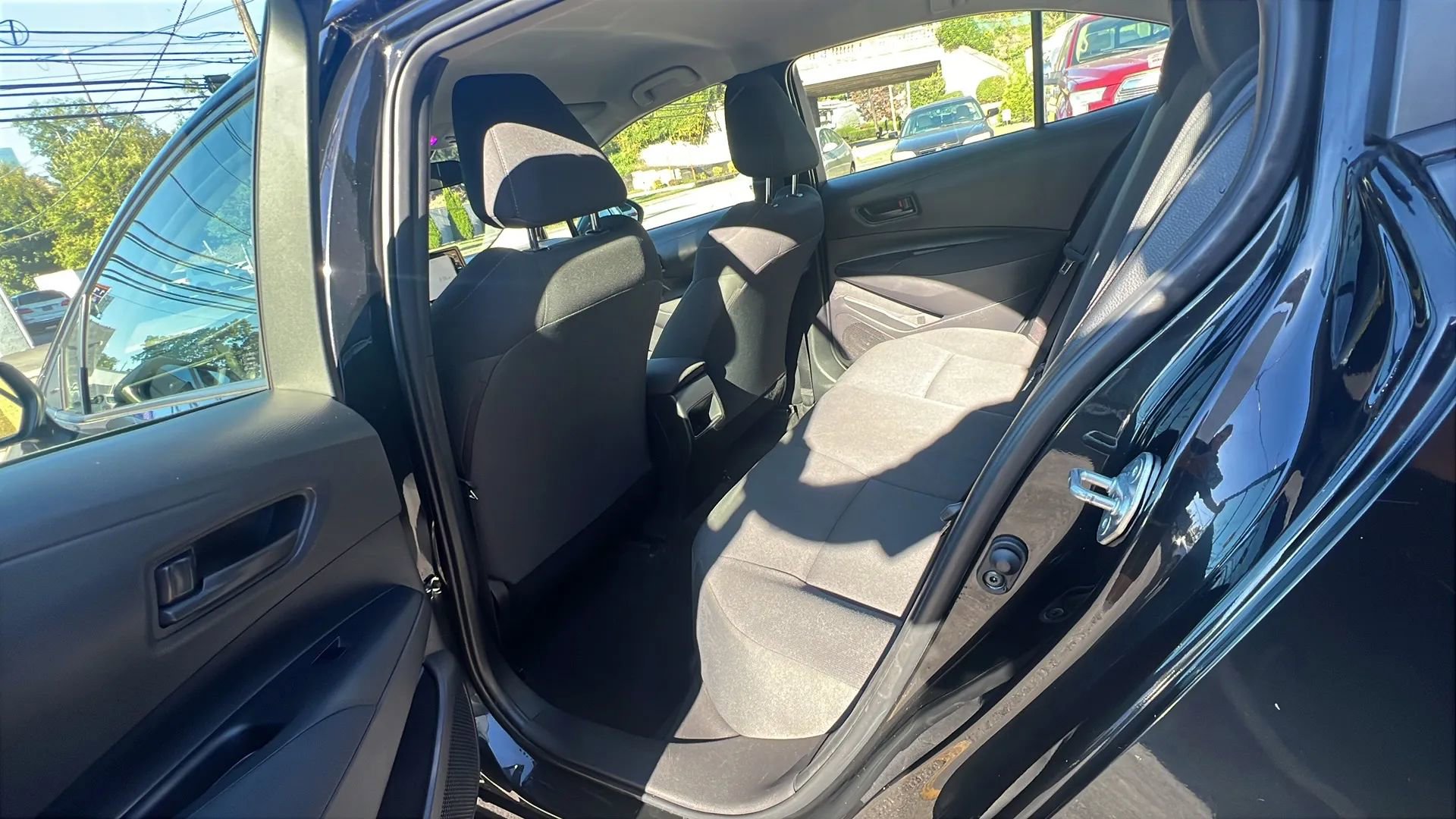 Used 2022 Toyota Corolla LE image 25