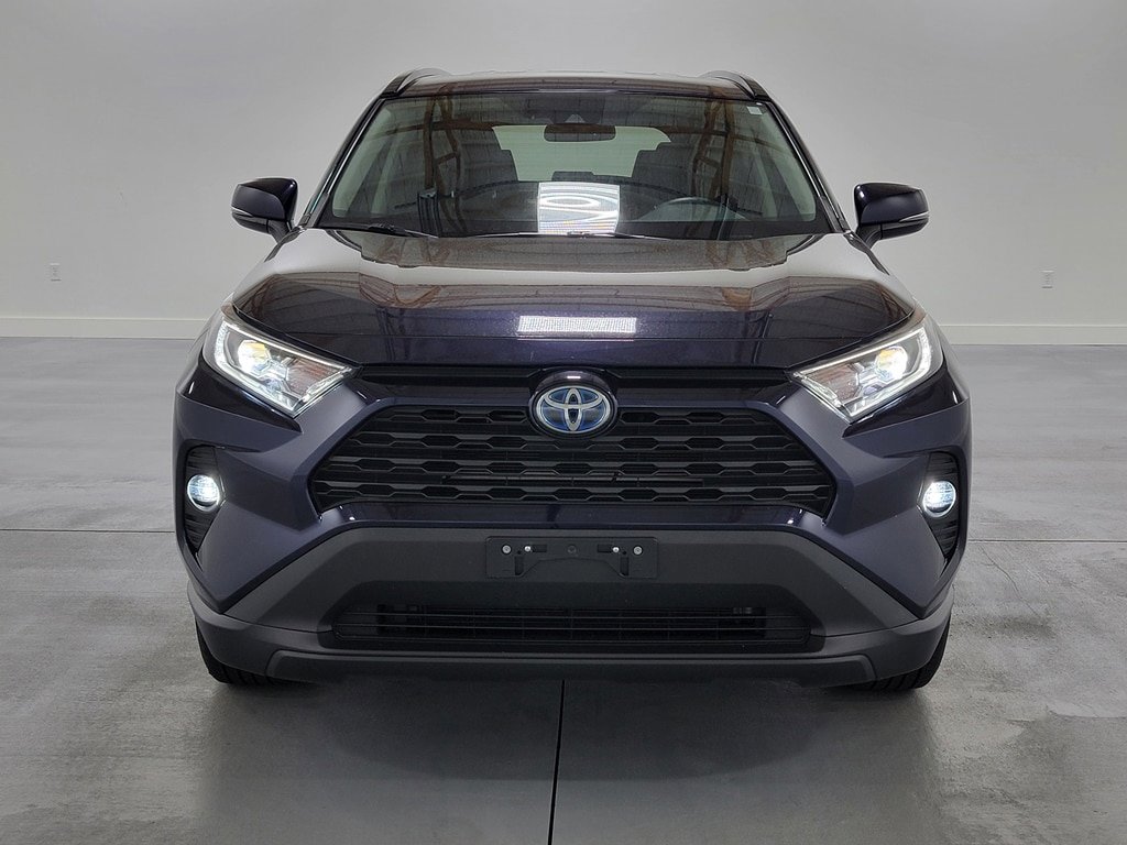 Used 2020 Toyota RAV4 XLE w/ XLE Grade Weather Package AWD/4WD image 3