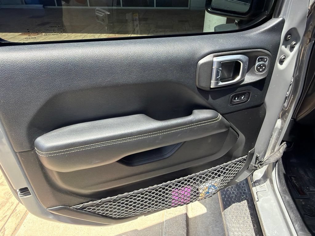 Used 2018 Jeep Wrangler Unlimited Sahara AWD/4WD image 39