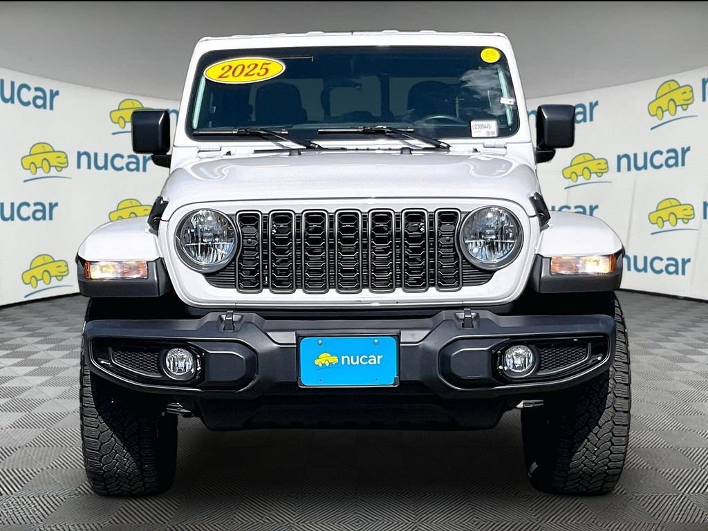 Used 2025 Jeep Gladiator Sport AWD/4WD image 2