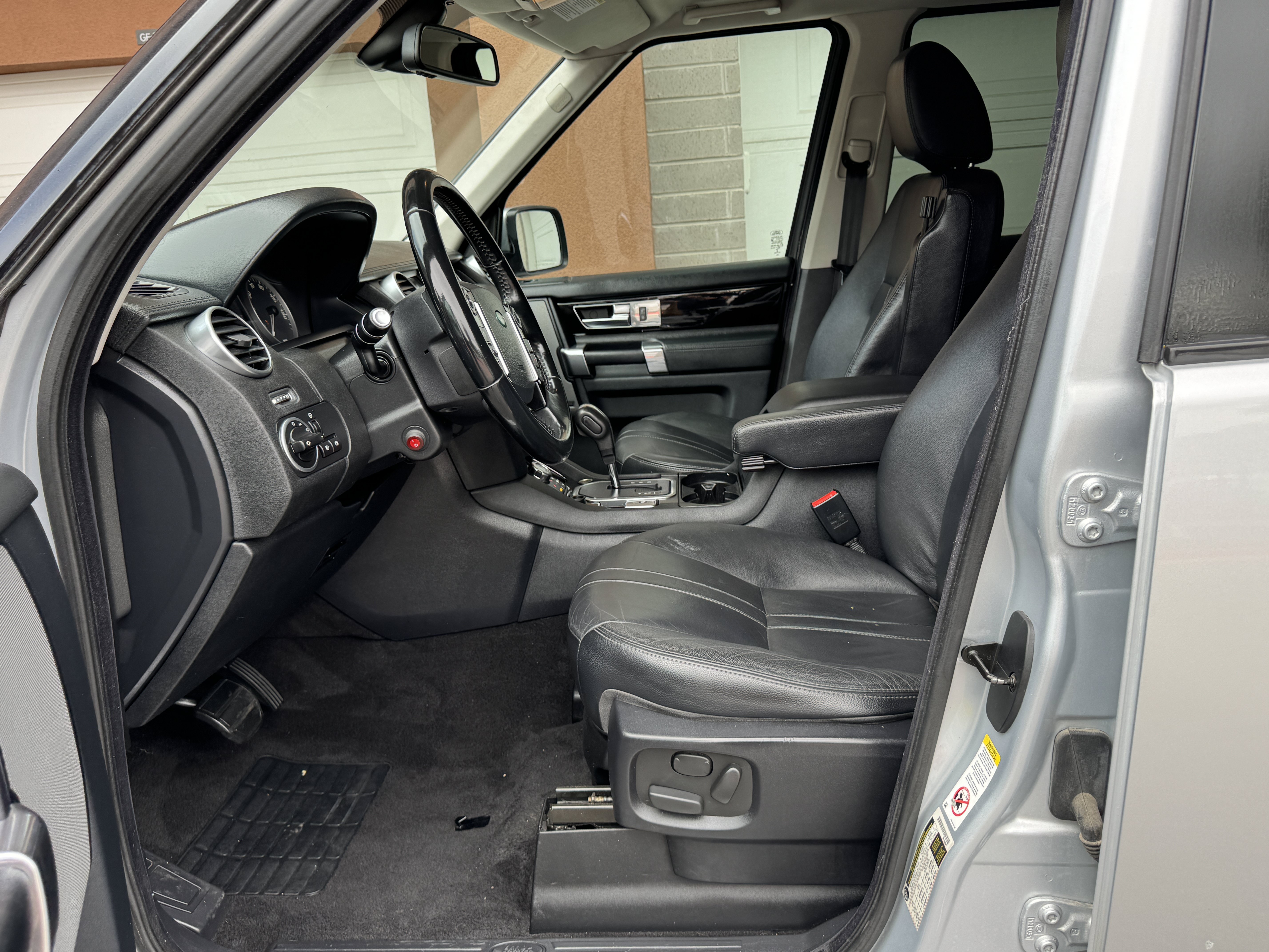 Used 2013 Land Rover LR4 AWD/4WD image 15
