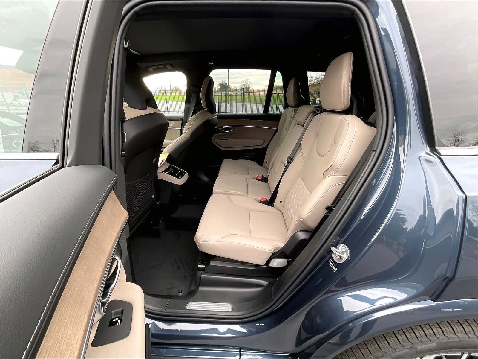 New 2026 Volvo XC90 B6 Plus w/ Protection Package Premier AWD/4WD image 12