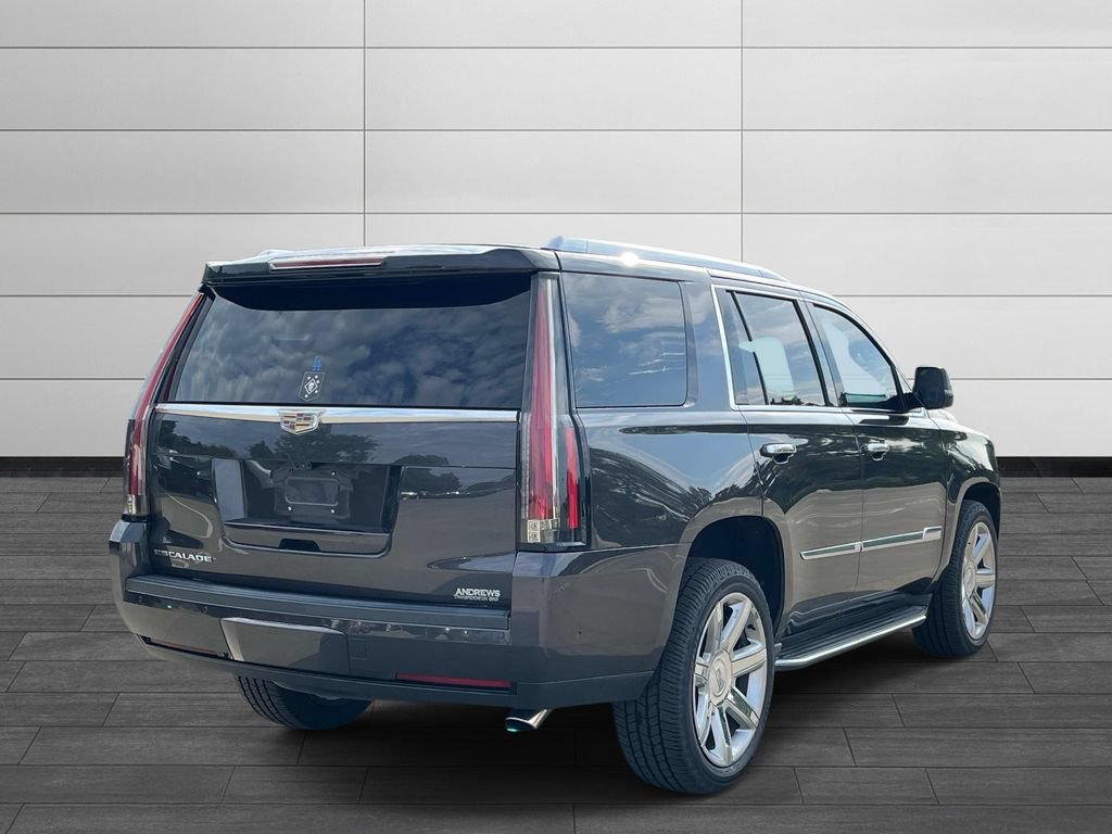Used 2017 Cadillac Escalade Premium Luxury RWD image 3