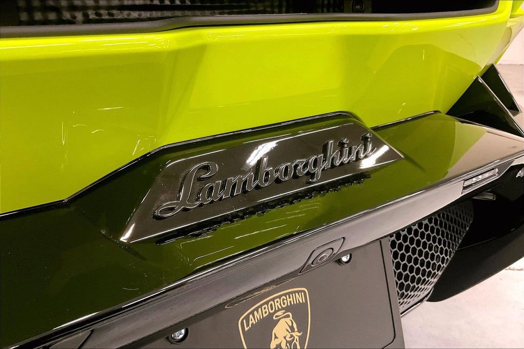 Used 2025 Lamborghini Revuelto AWD/4WD image 18