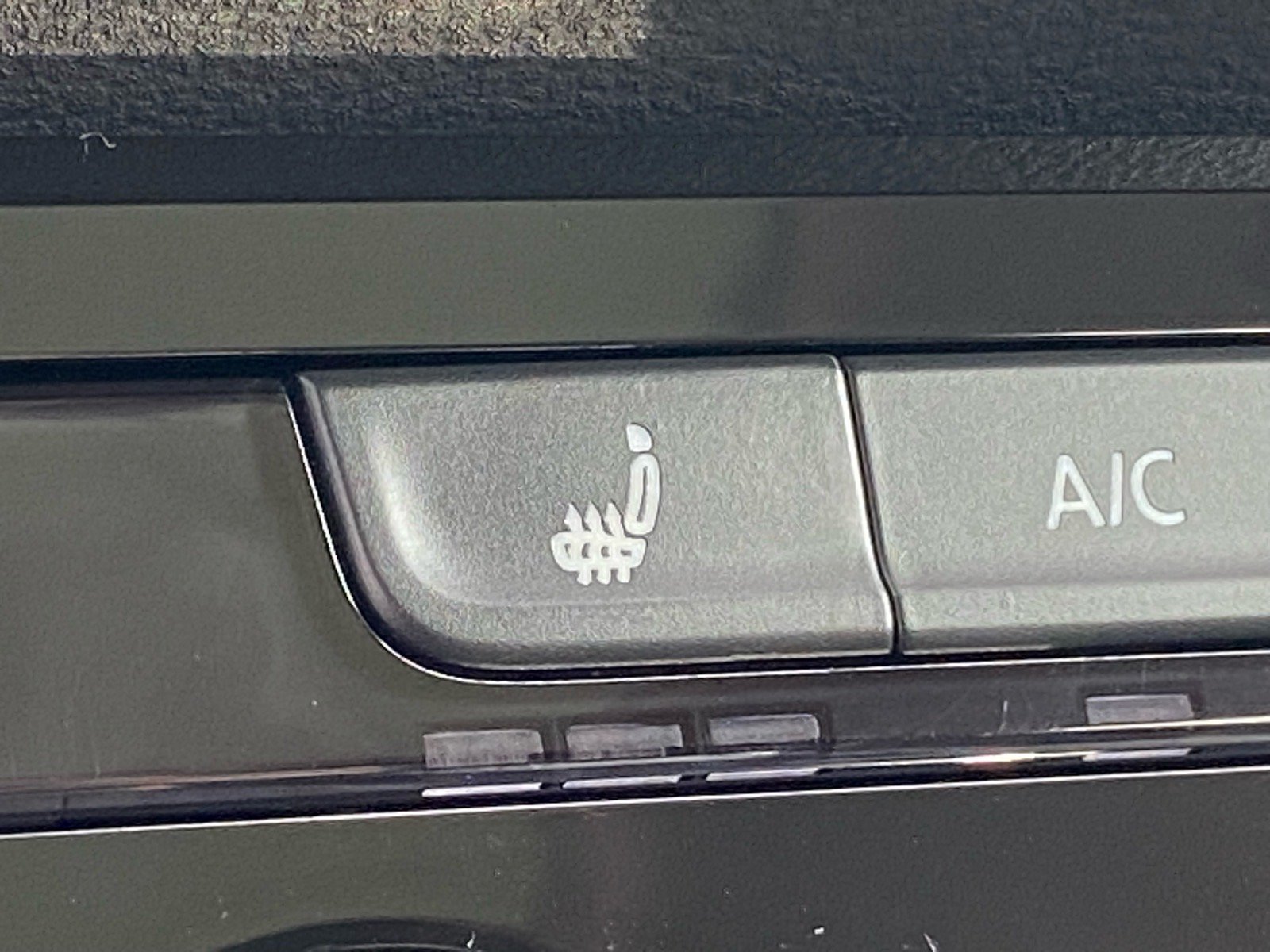 Certified 2023 Volkswagen Taos SE FWD image 17