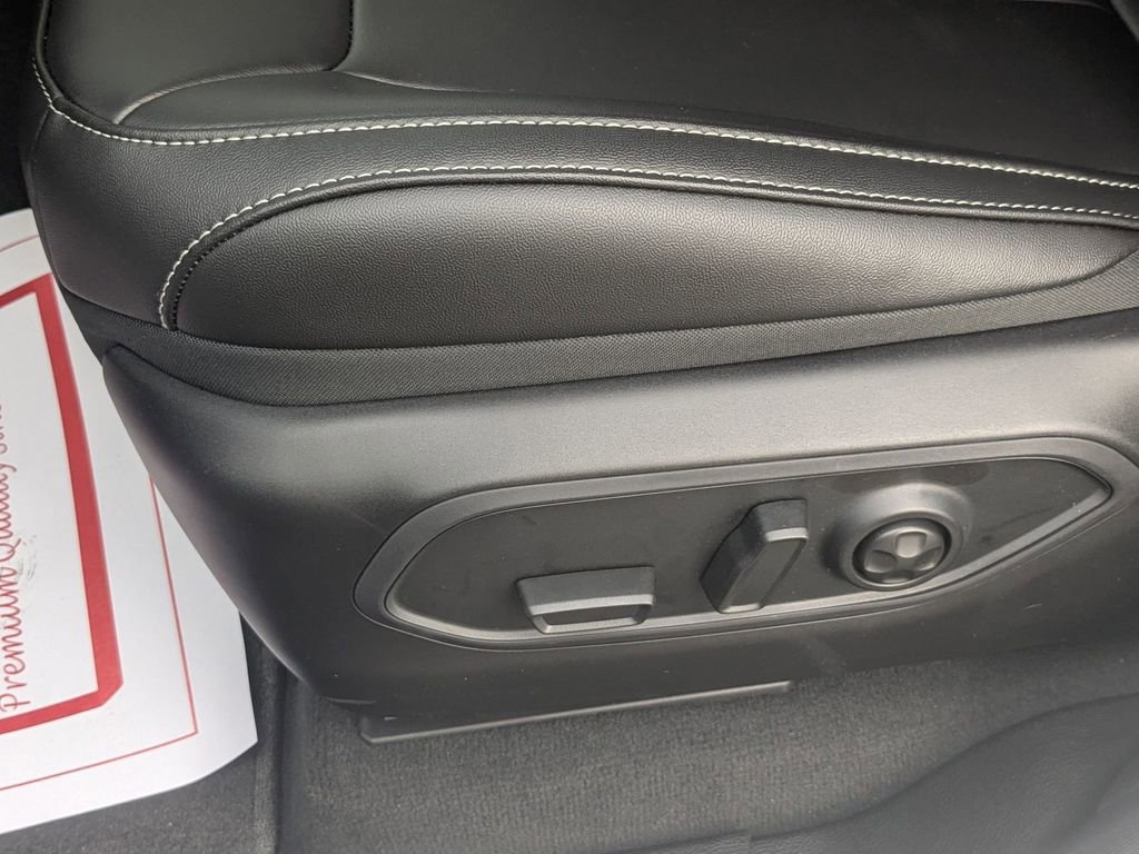 New 2025 Jeep Grand Cherokee L Limited w/ Trailer Tow Package image 17