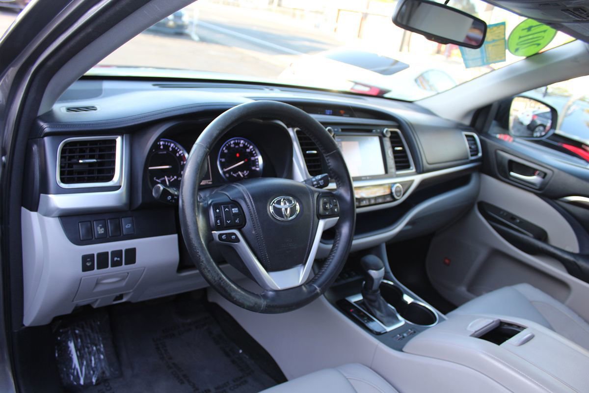 Used 2014 Toyota Highlander Limited AWD/4WD image 21