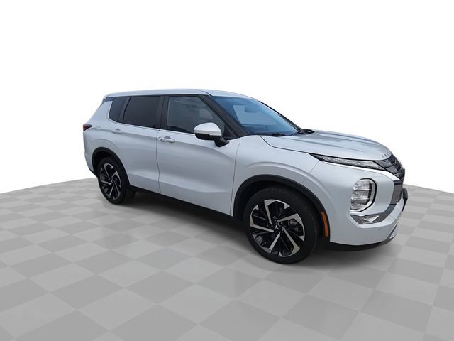 Used 2024 Mitsubishi Outlander SE FWD image 2