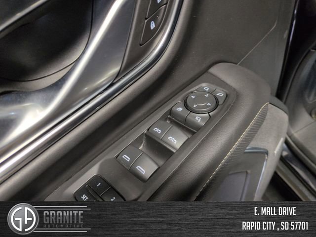 Used 2022 GMC Yukon XL SLT w/ SLT Luxury Package image 11