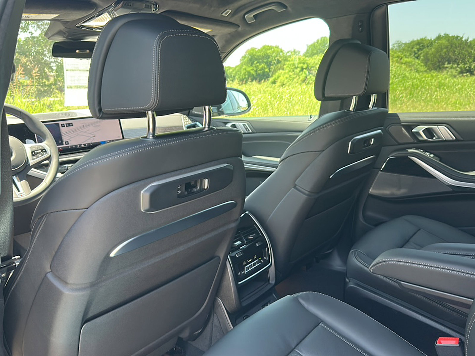 New 2026 BMW X7 M60i image 14